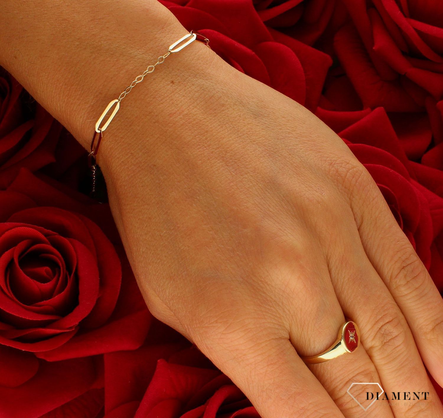 Złota bransoletka damska 375 celebrytka z podłużnymi ogniwkami BR 6832 375. Złota bransoletka damska. Złota bransoletka próby 375. Bransoletka złota damska delikatna celebrytka. Bransoletka złota celebrytka idealna na p (1).jpg